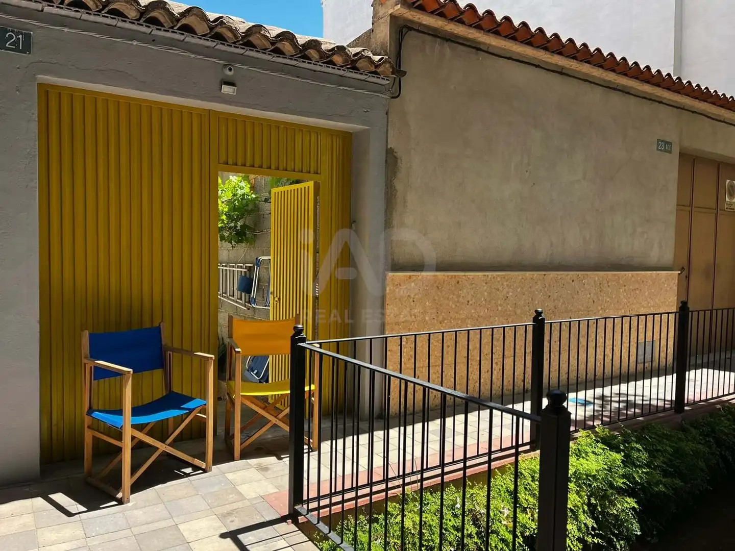 Außenansicht von Gebäude zum Verkauf in Anna