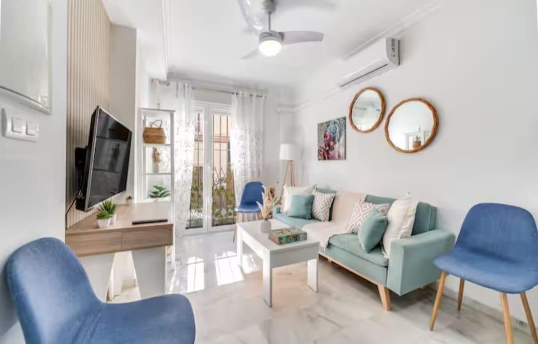 Sala d'estar de Planta baixa en venda en Fuengirola amb Aire condicionat i Jardí privat
