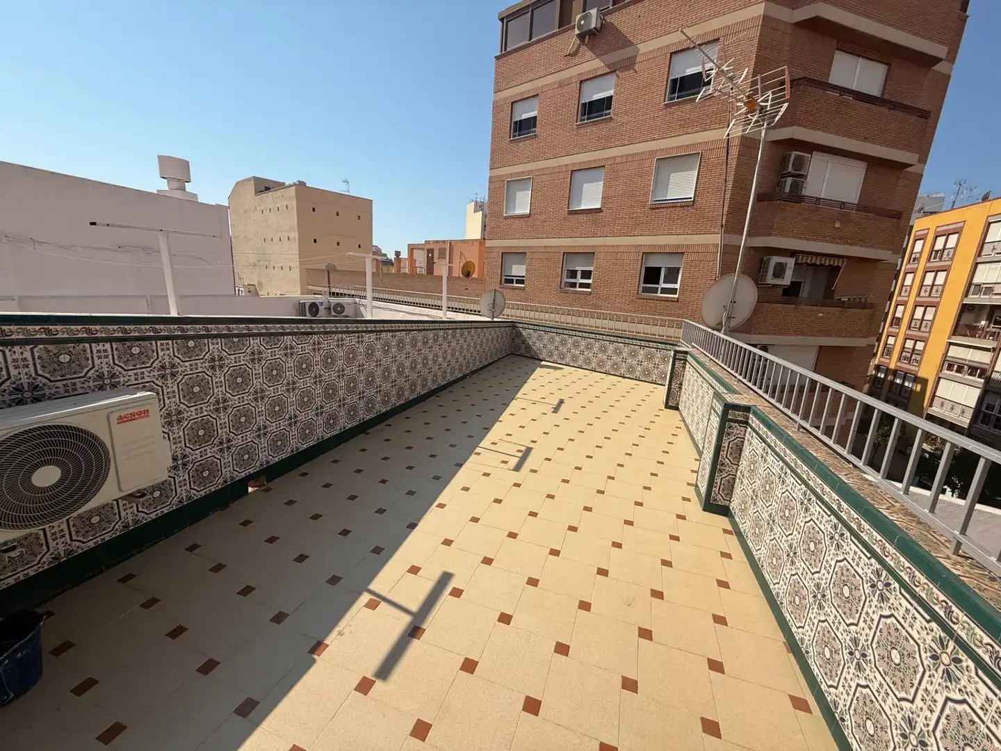 Terrassa de Estudi en venda en Almería amb Aire condicionat i Terrassa