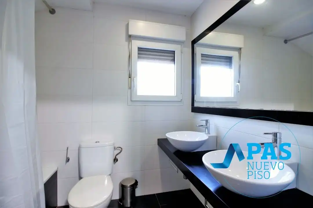 Baño de Casa o chalet en venta en El Astillero   con Calefacción, Jardín privado y Trastero