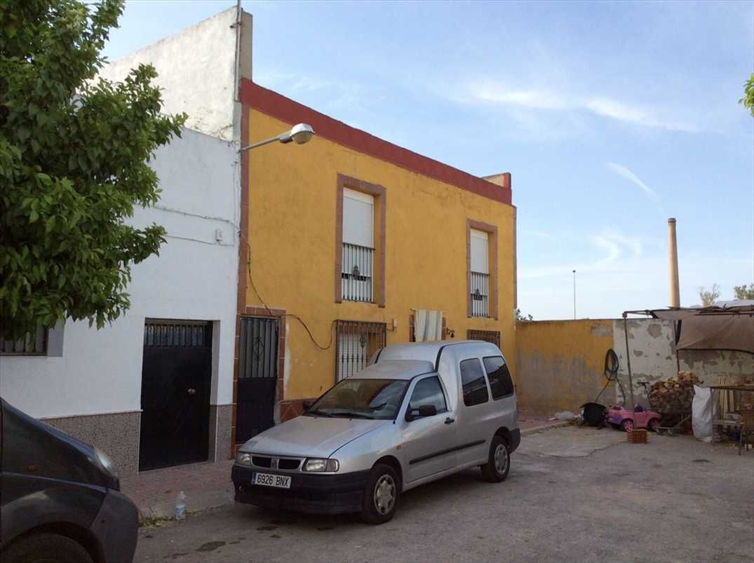 Exterior view of House or chalet for sale in Linares