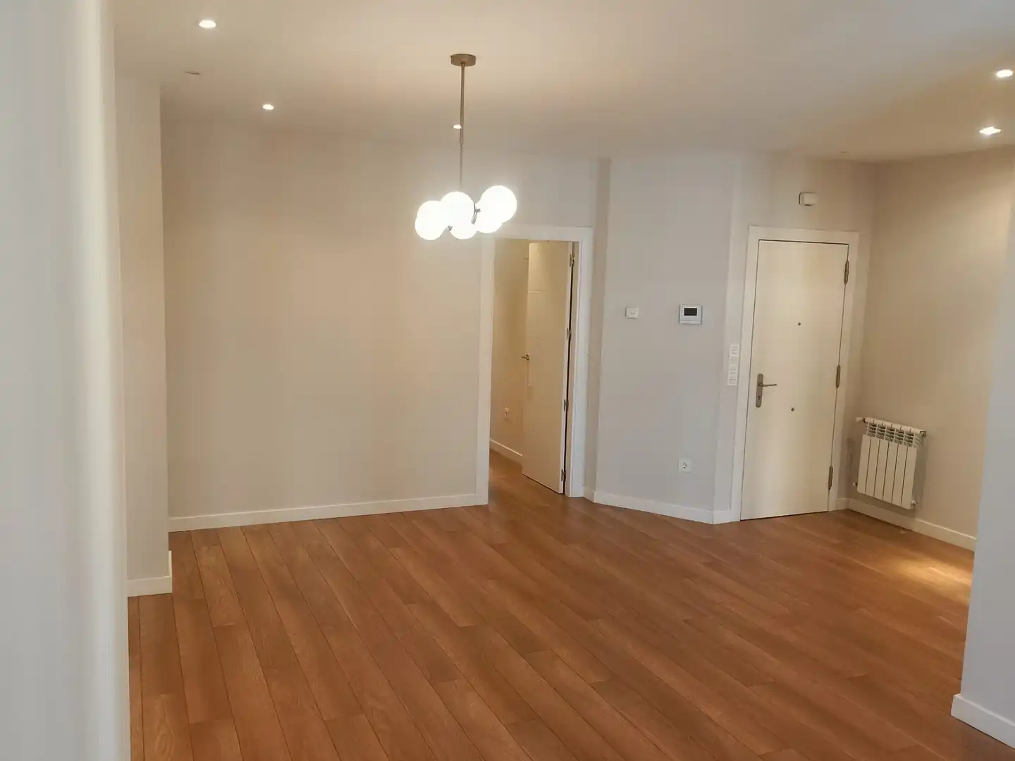 Dining room of Flat for rent in Oviedo   with Heating, Parquet flooring and Oven