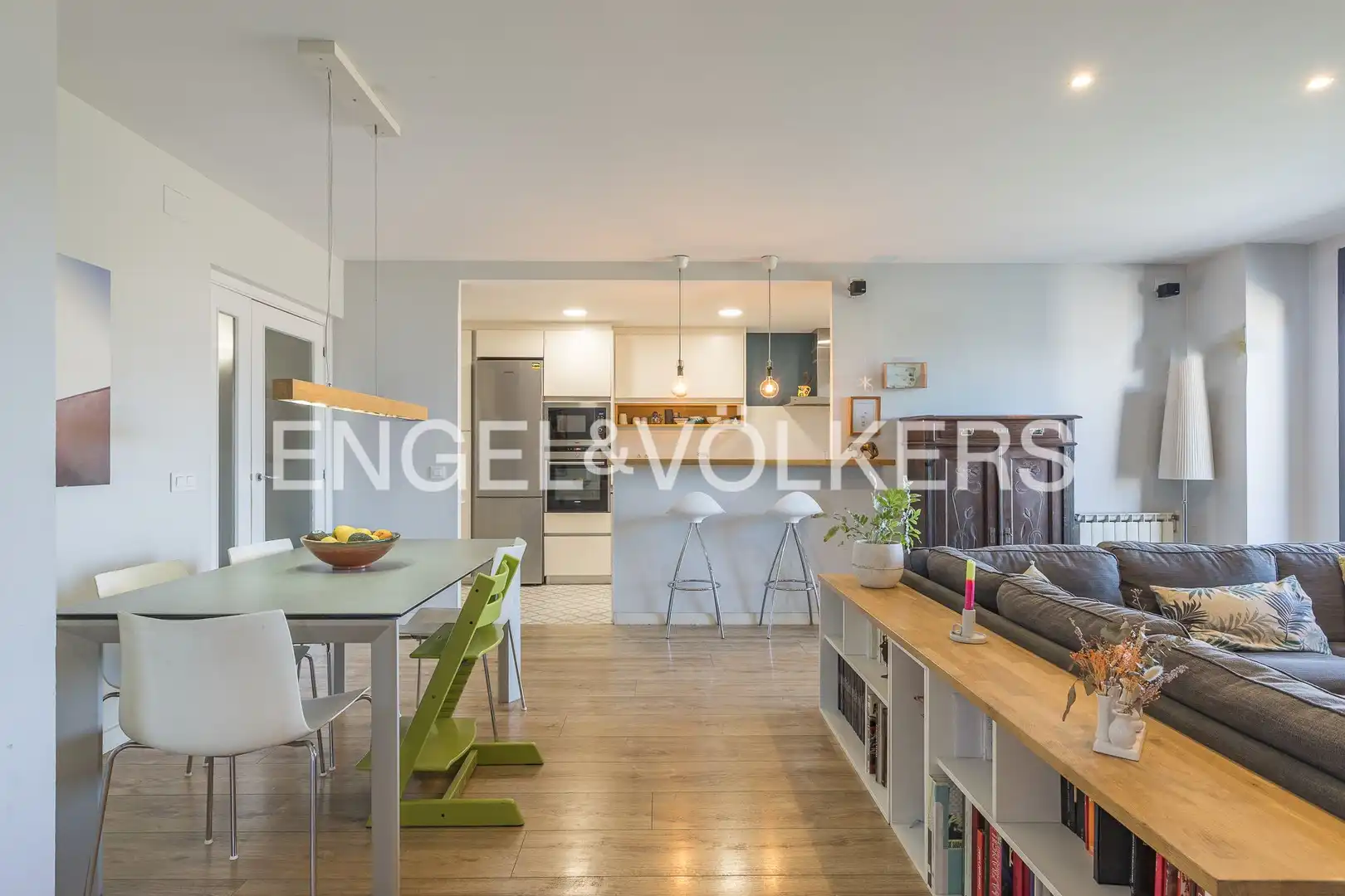Sala de estar de Ático en venta en Sant Joan Despí con Aire acondicionado, Calefacción y Parquet
