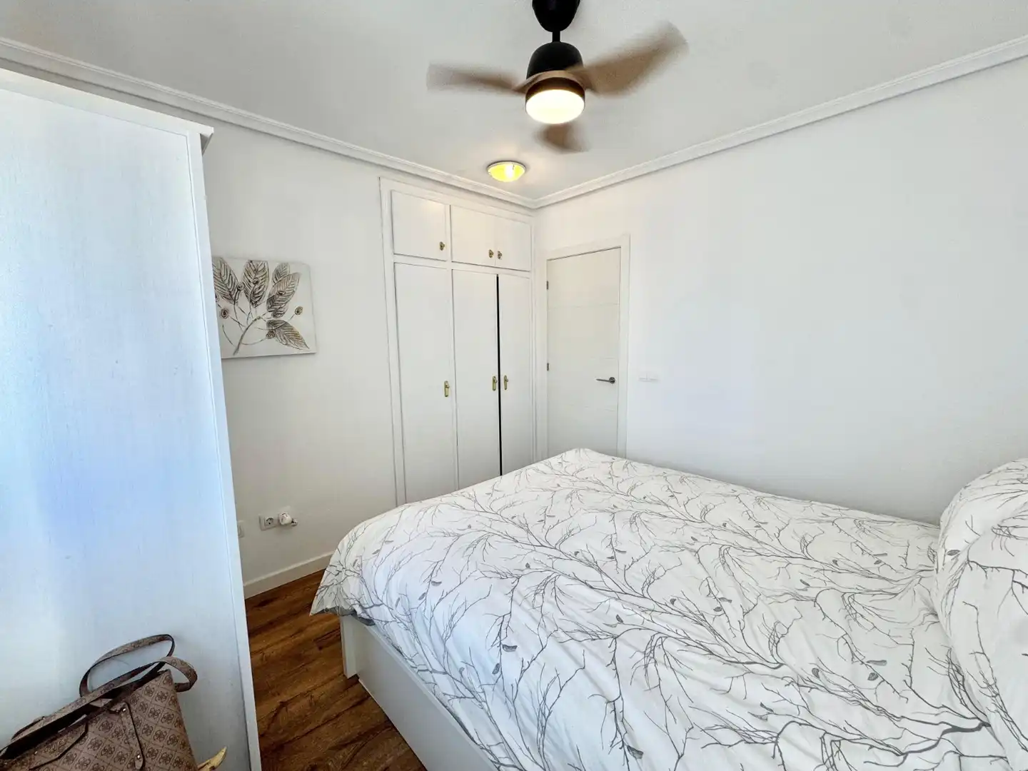 Dormitori de Apartament de lloguer en Torrevieja amb Aire condicionat, Piscina i Moblat