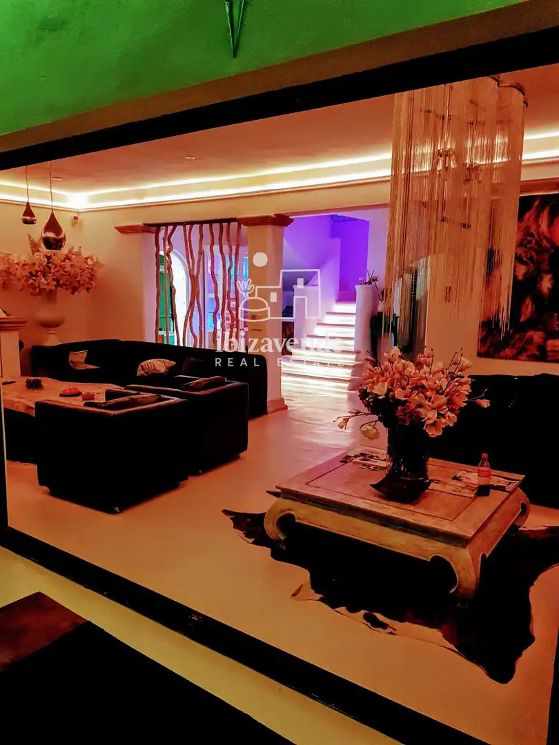Living room of Houses for sale in Santa Eulària des Riu  with Air Conditioner, Private garden and Terrace