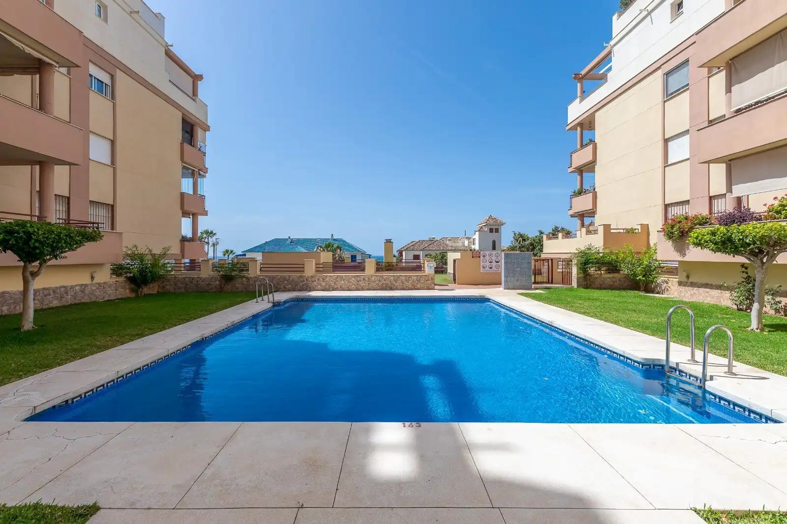 Piscina de Piso en venta en Benalmádena con Aire acondicionado, Calefacción y Terraza