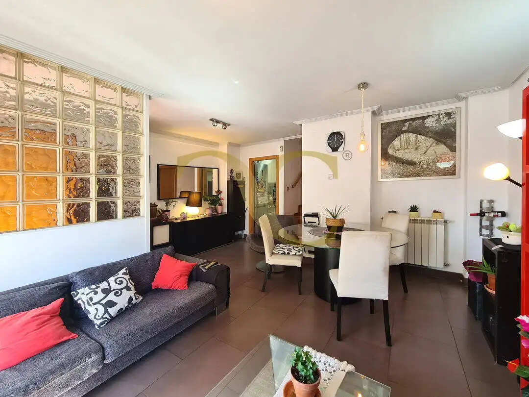 Sala de estar de Casa adosada en venta en Gijón  con Calefacción, Jardín privado y Terraza