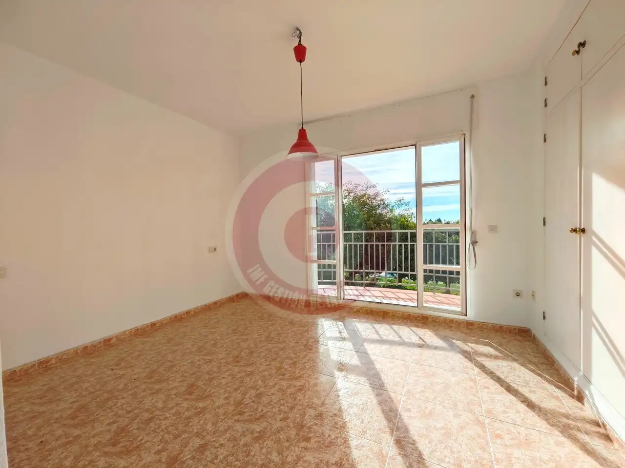 Sala d'estar de Casa adosada en venda en Vélez-Málaga amb Terrassa, Alarma i Piscina comunitària