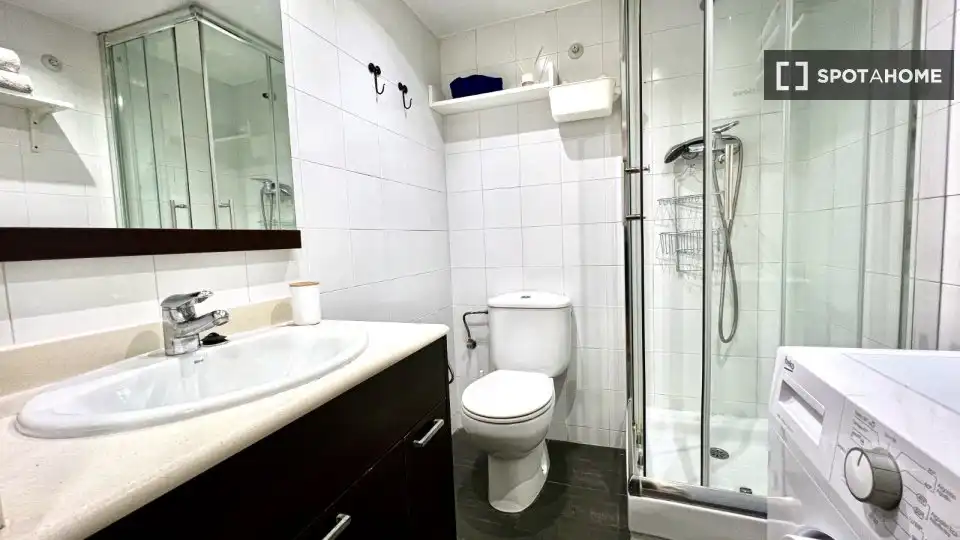 Baño de Piso de alquiler en Barcelona con Aire acondicionado, Calefacción y Amueblado