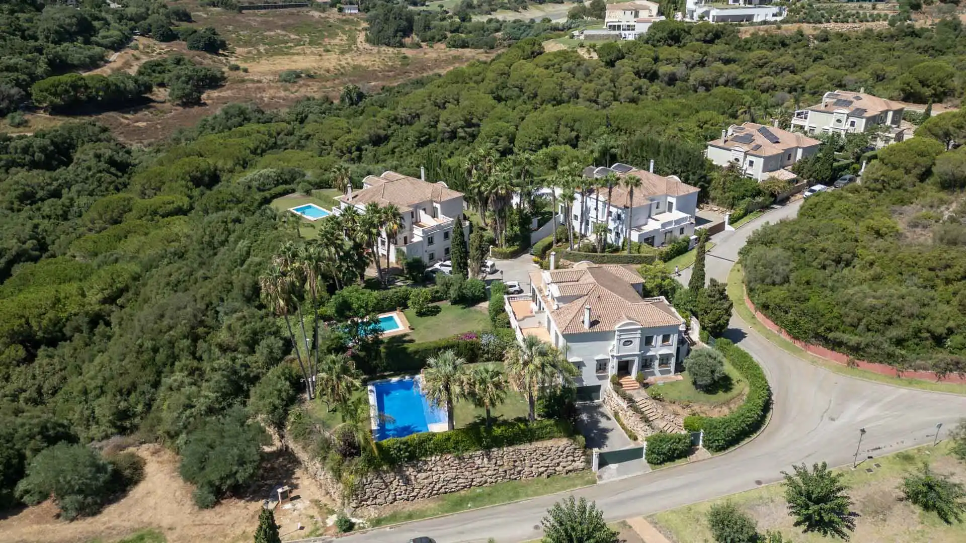 Casa aparellada amb piscina en venda a Sotogrande Alto