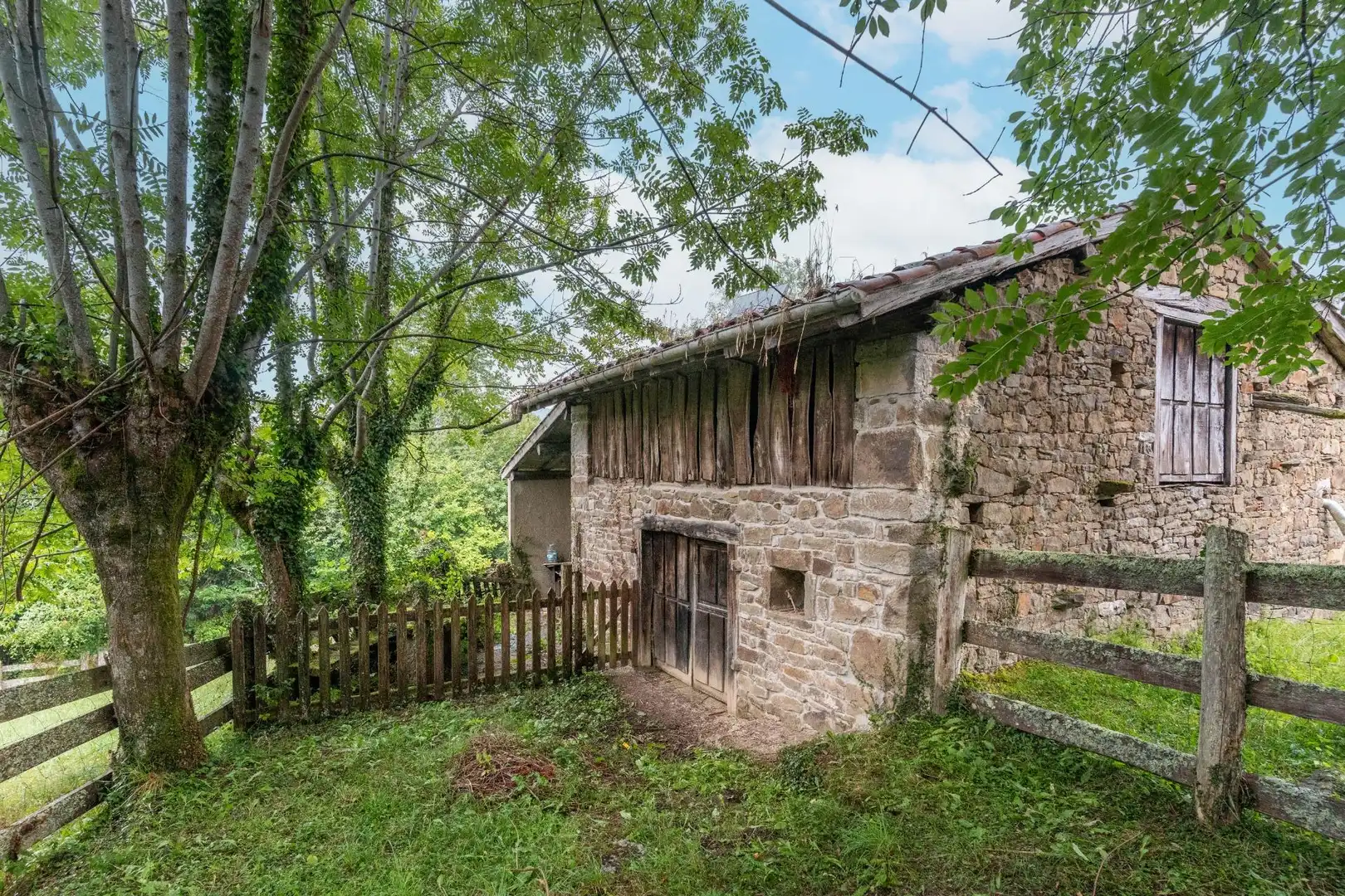 Vista exterior de Finca rústica en venta en Sobrescobio con Jardín privado, Terraza y Amueblado