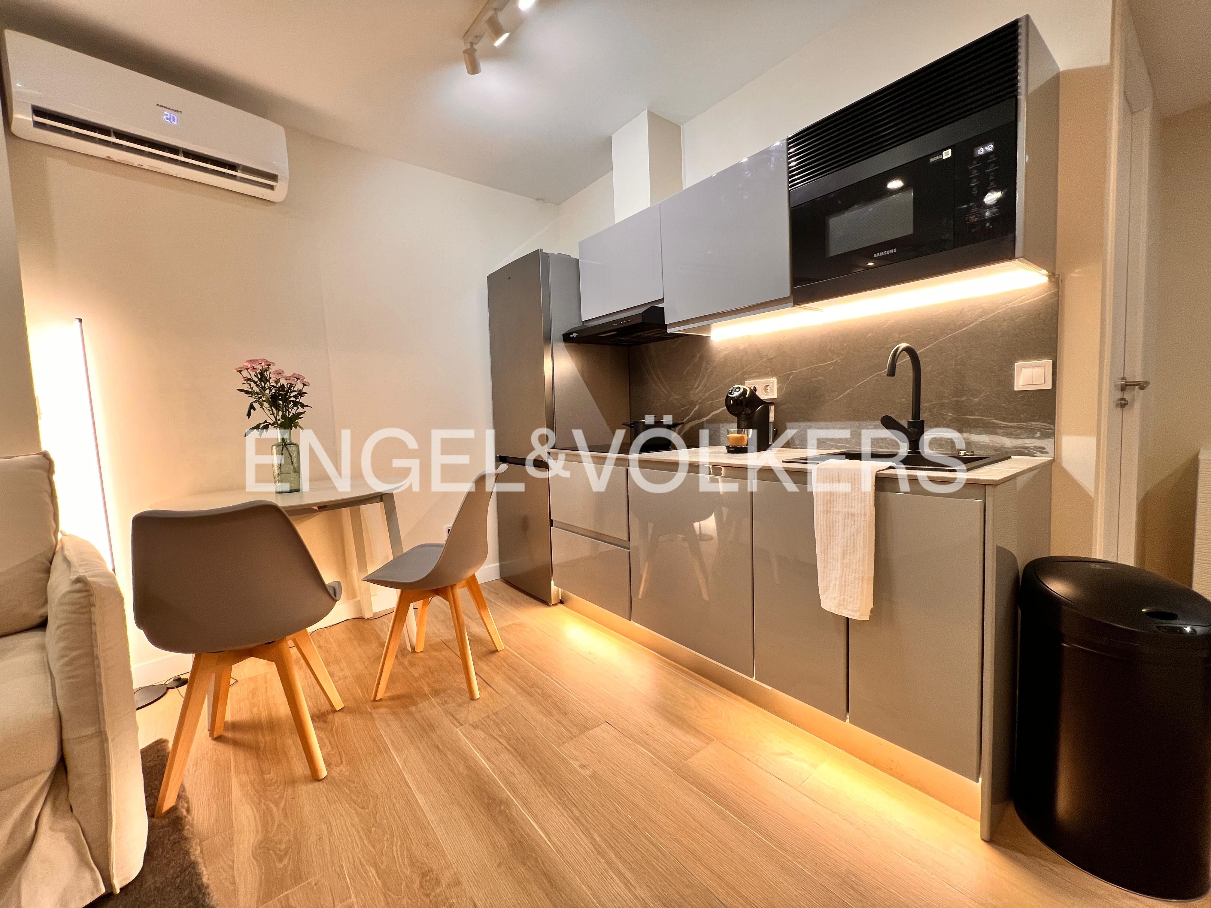 Cocina de Apartamento de alquiler en  Madrid Capital con Aire acondicionado, Calefacción y Amueblado
