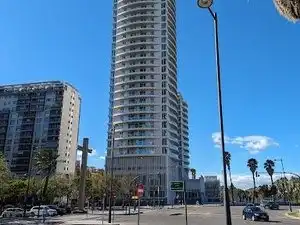 Individual with lift to rent in Avinguda de les Corts Valencianes 35