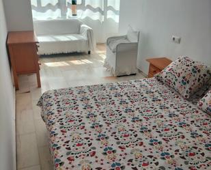 Dormitori de Apartament de lloguer en  Sevilla Capital amb Aire condicionat, Moblat i Rentadora