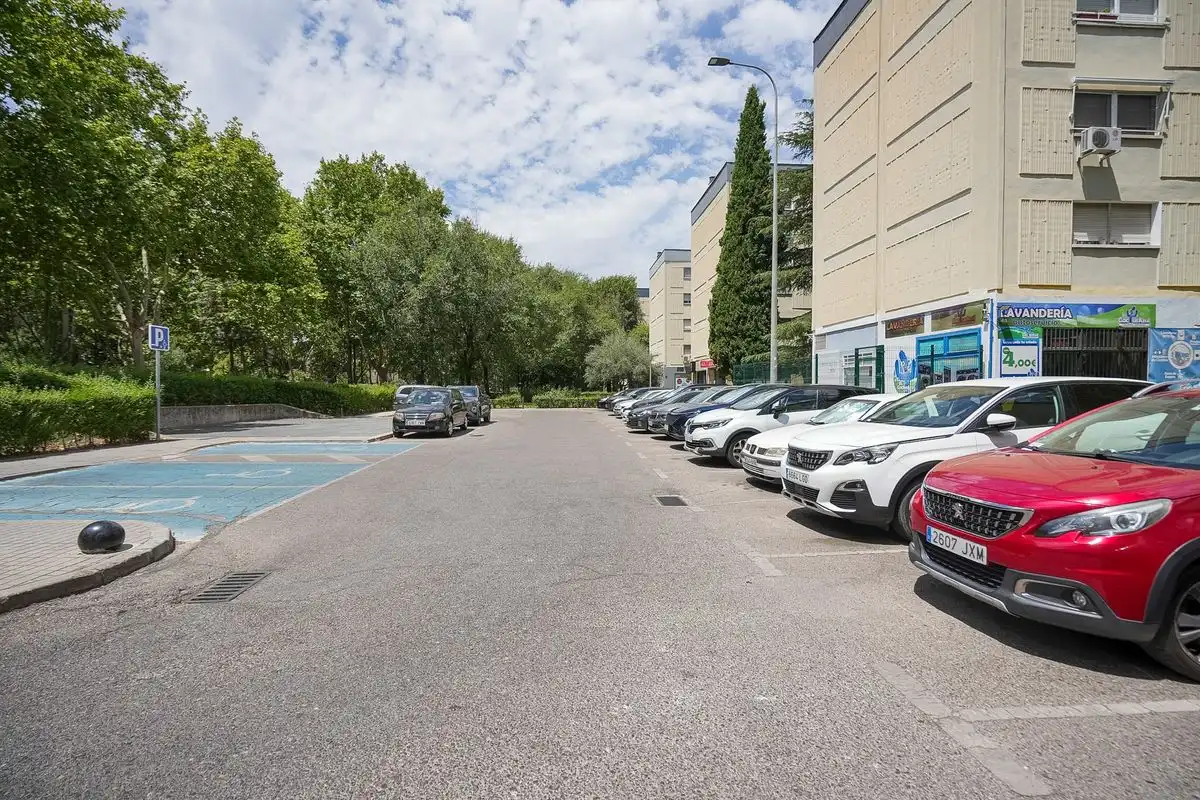 Aparcament de Pis en venda en San Sebastián de los Reyes amb Aire condicionat, Calefacció i Moblat