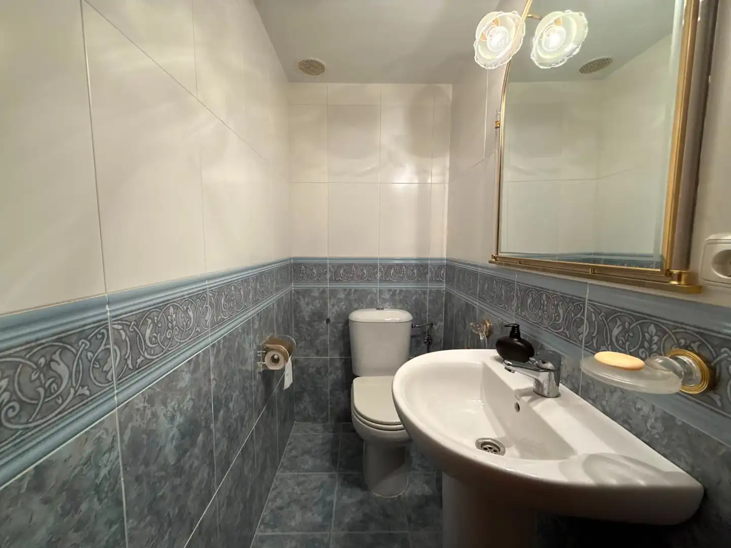 Badezimmer von Einfamilien-Reihenhaus zum Verkauf in Santa Marta de Tormes mit Klimaanlage, Heizung und Privatgarten