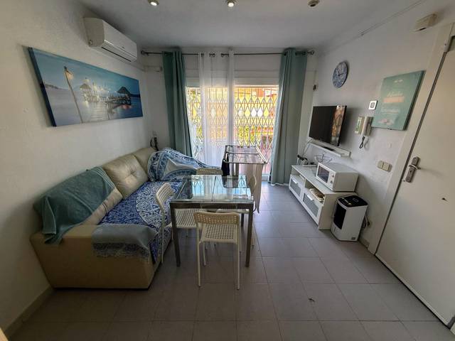 Piso en Venta en Calle ALBENIZ D' en Pubilla Cases