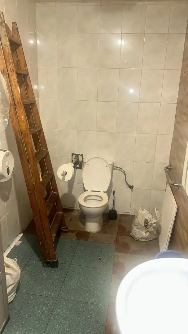 Baño de Local en traspaso en Picassent con Aire acondicionado, Calefacción y Terraza