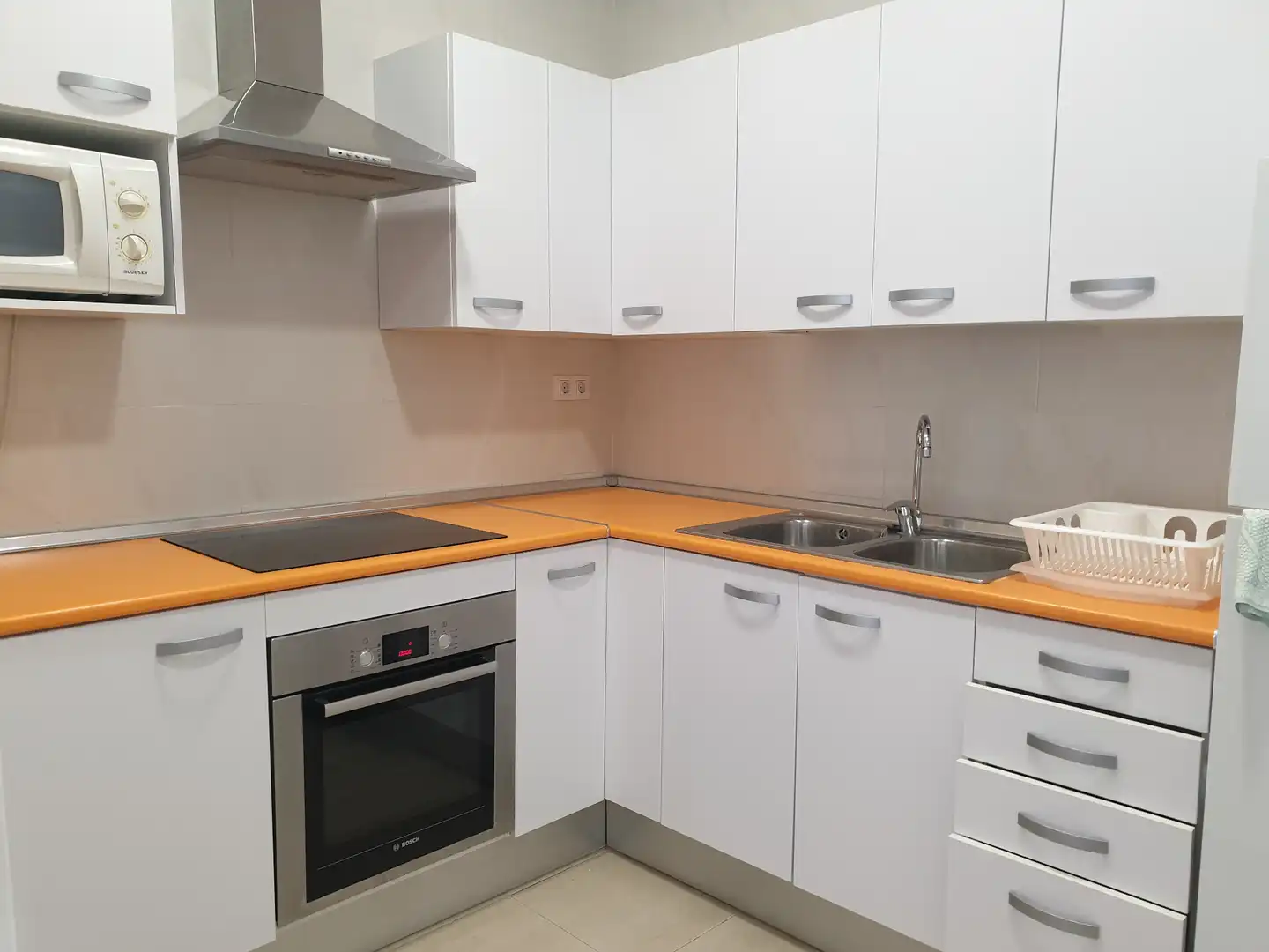 Cocina de Piso de alquiler en Sabadell con Calefacción, Terraza y Amueblado