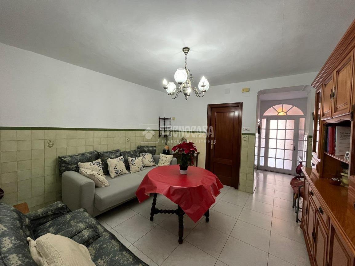 Sala d'estar de Casa adosada en venda en  Sevilla Capital