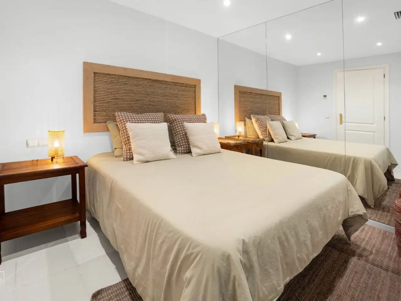 Bedroom of Apartments for sale in Nueva Andalucía