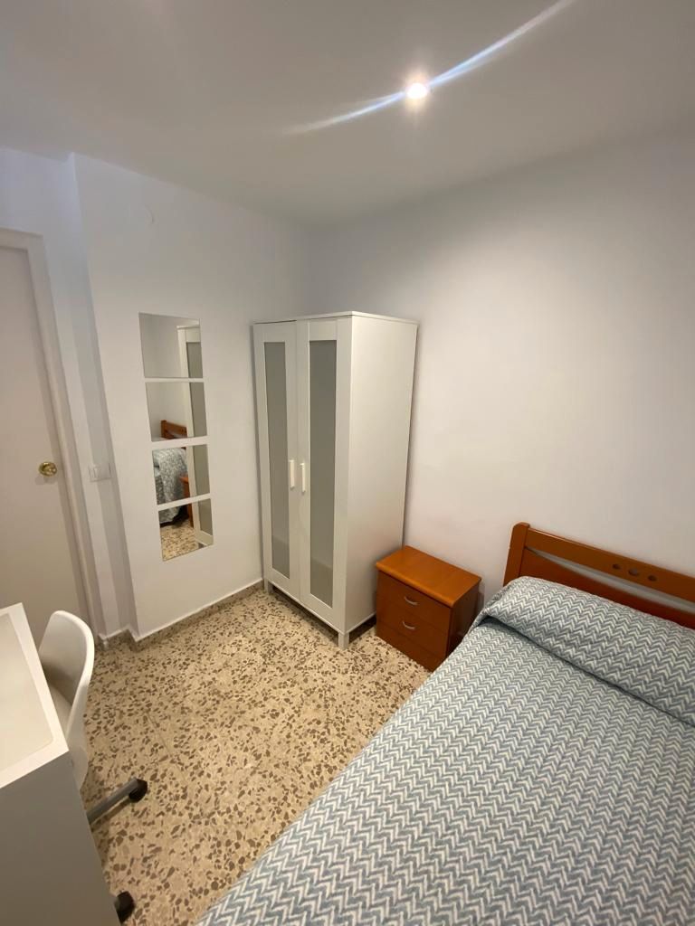 Dormitori de Apartament de lloguer en Málaga Capital amb Aire condicionat, Terrassa i Moblat