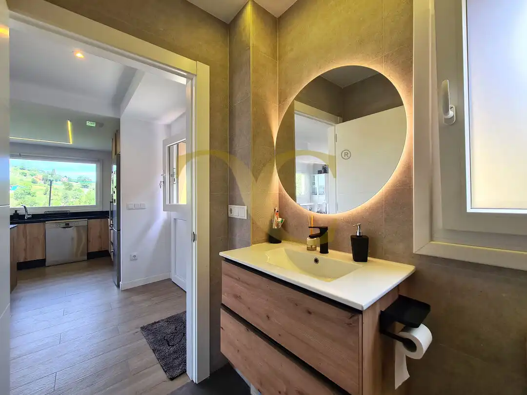 Baño de Casa o chalet en venta en Gijón  con Calefacción, Jardín privado y Balcón