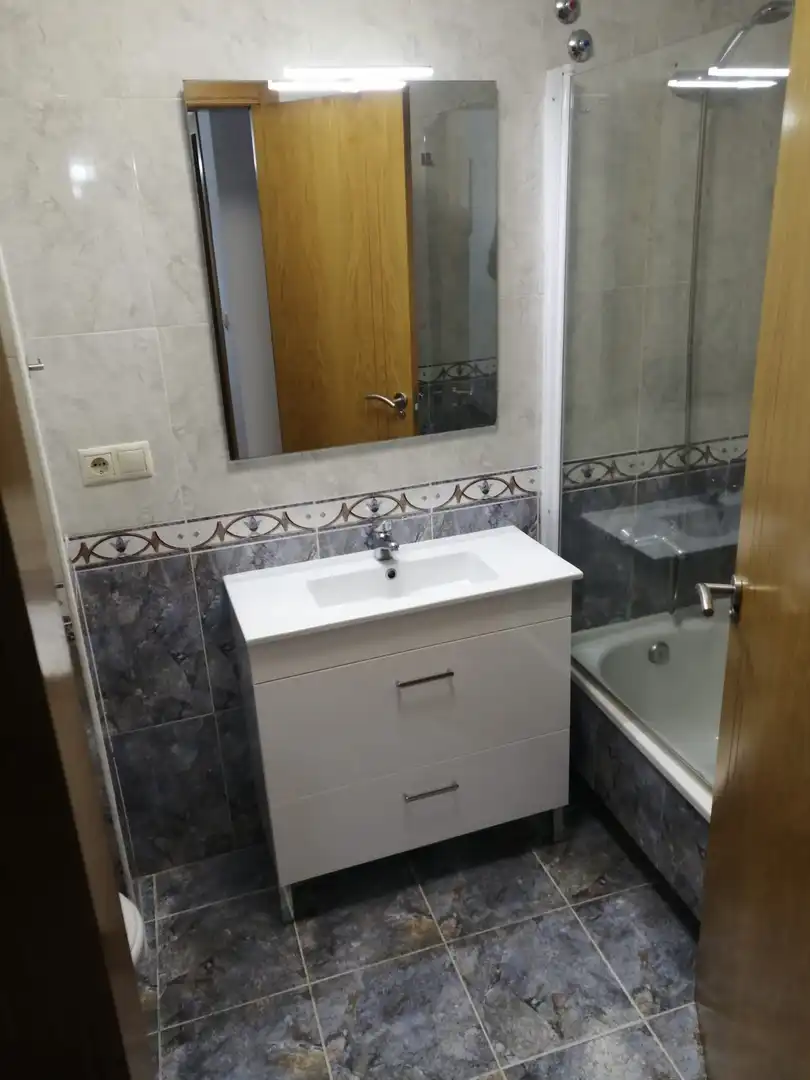 Badezimmer von Wohnung zum Verkauf in O Grove   mit Heizung, Terrasse und Möbliert