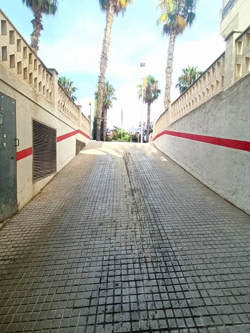 Vista exterior de Garatge en venda en Salou