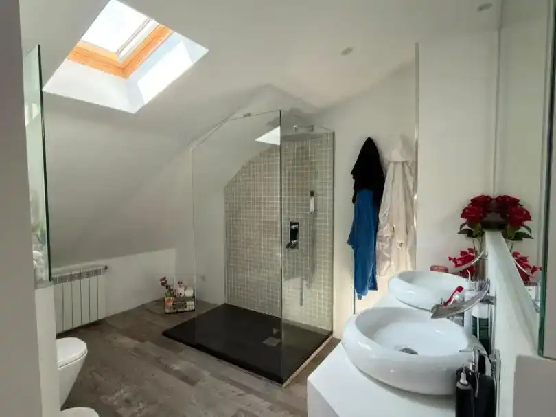 Baño de Piso en venta en Parla con Aire acondicionado, Piscina y Balcón