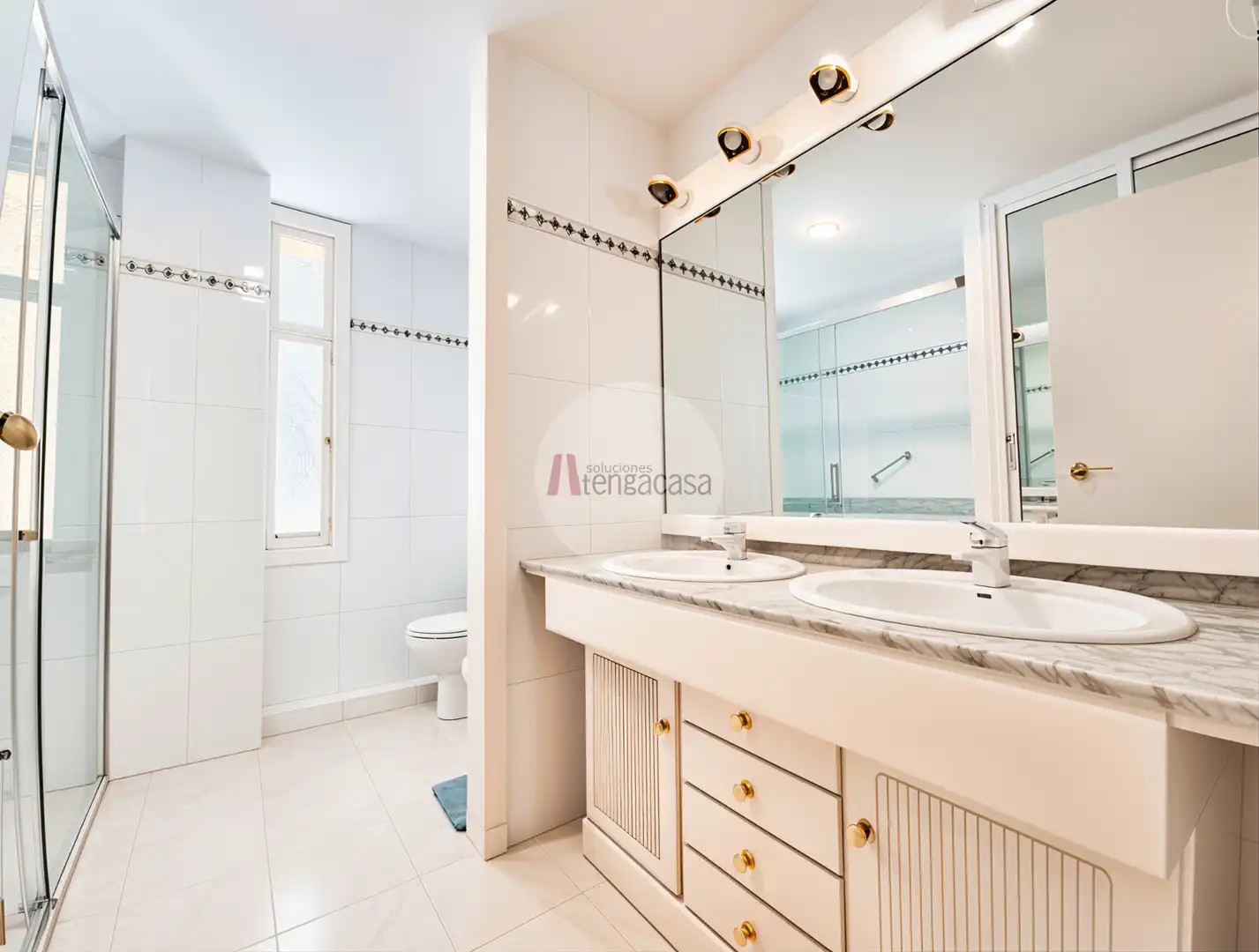 Baño de Piso en venta en Madrid con Calefacción, Parquet y Terraza