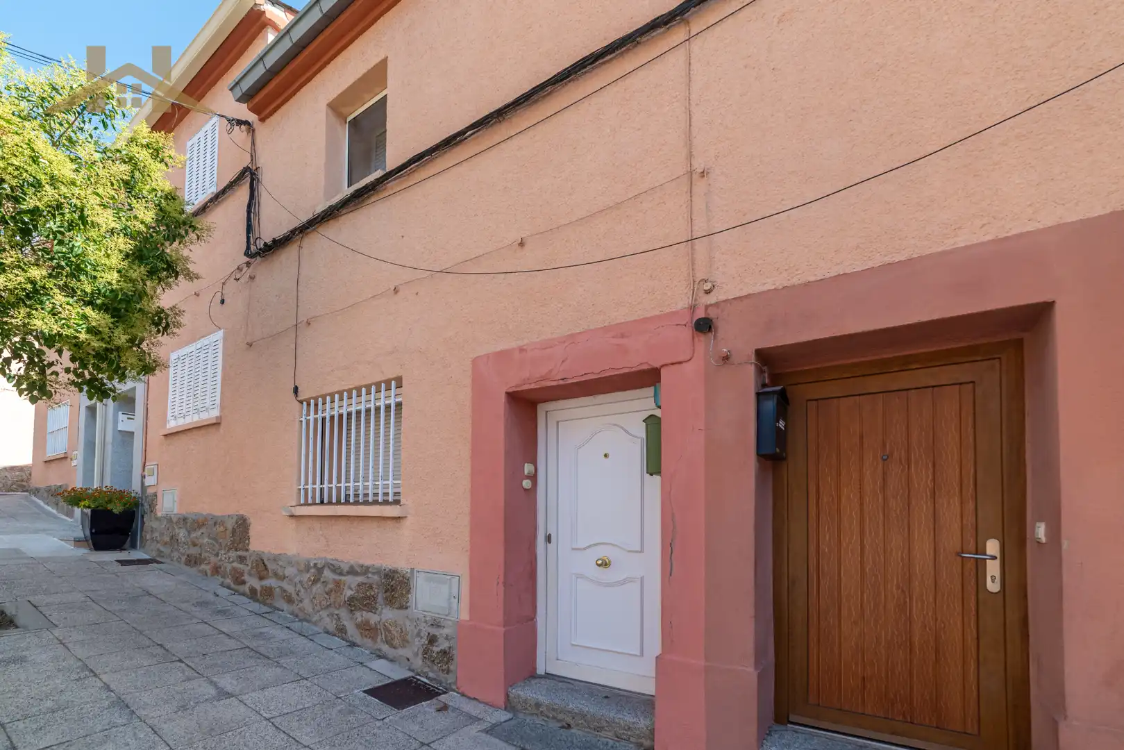 Vista exterior de Casa adosada en venta en San Lorenzo de El Escorial con Terraza y Trastero