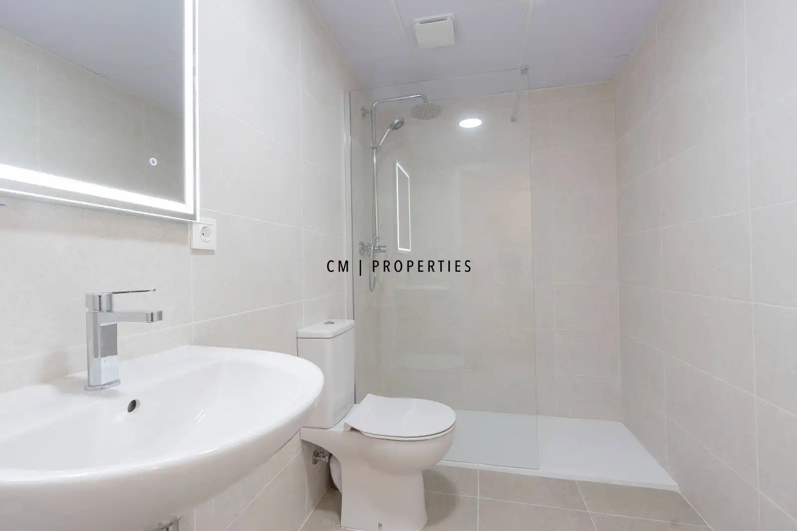 Badezimmer von Wohnung zur Miete in Valencia mit Terrasse, Abstellraum und Schwimmbad