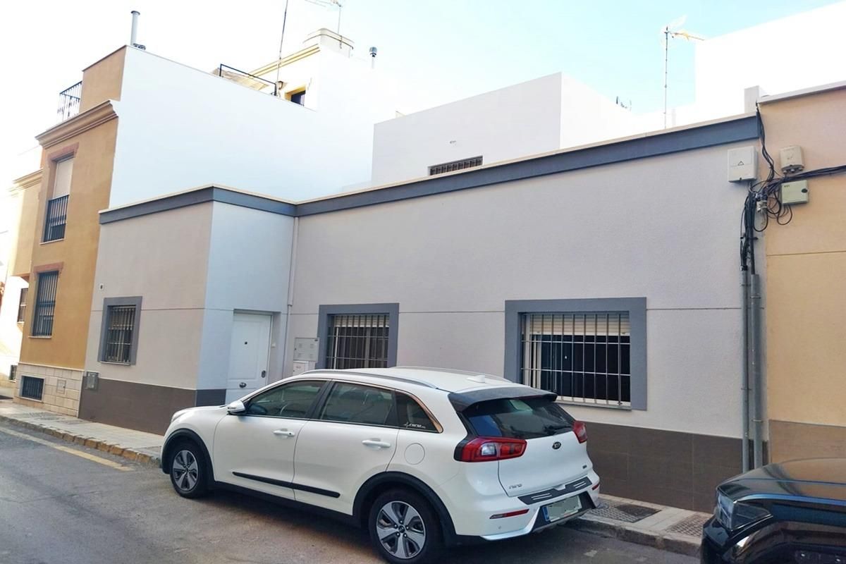 Exterior view of House or chalet for sale in  Almería Capital  with Air Conditioner, Terrace and Storage room