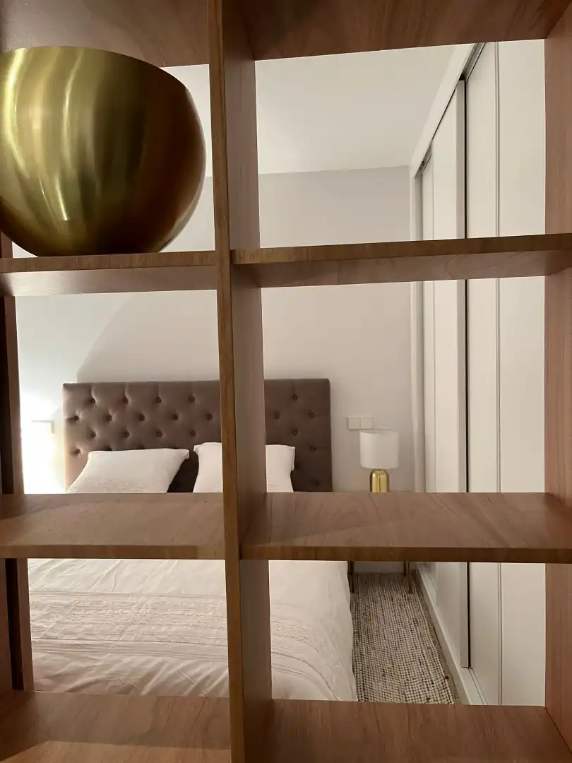 Dormitori de Apartament de lloguer en Madrid amb Aire condicionat, Calefacció i Moblat