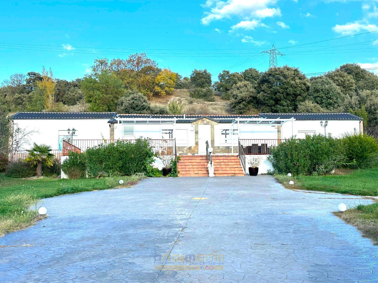 Vista exterior de Casa o xalet en venda en Vega de Tirados amb Aire condicionat, Calefacció i Jardí privat