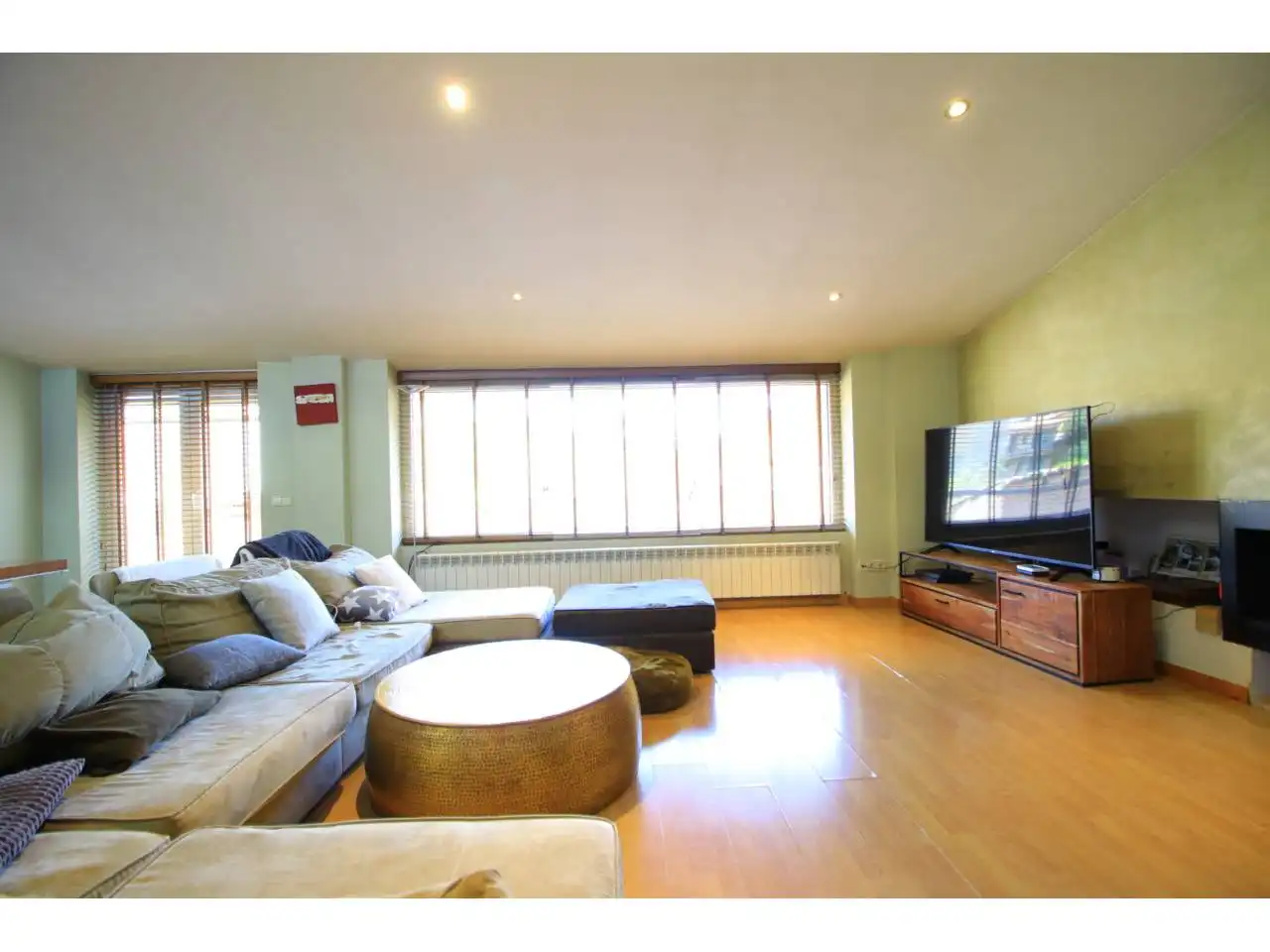 Sala de estar de Ático en venta en Vic con Aire acondicionado, Calefacción y Parquet