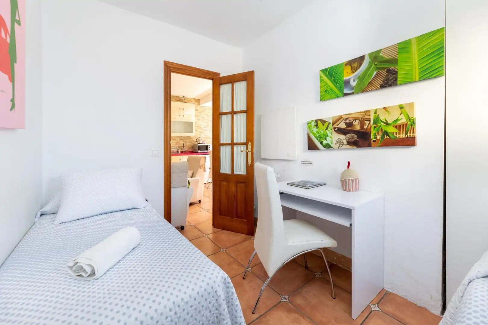 Dormitori de Casa adosada en venda en Granada amb Aire condicionat, Calefacció i Jardí privat