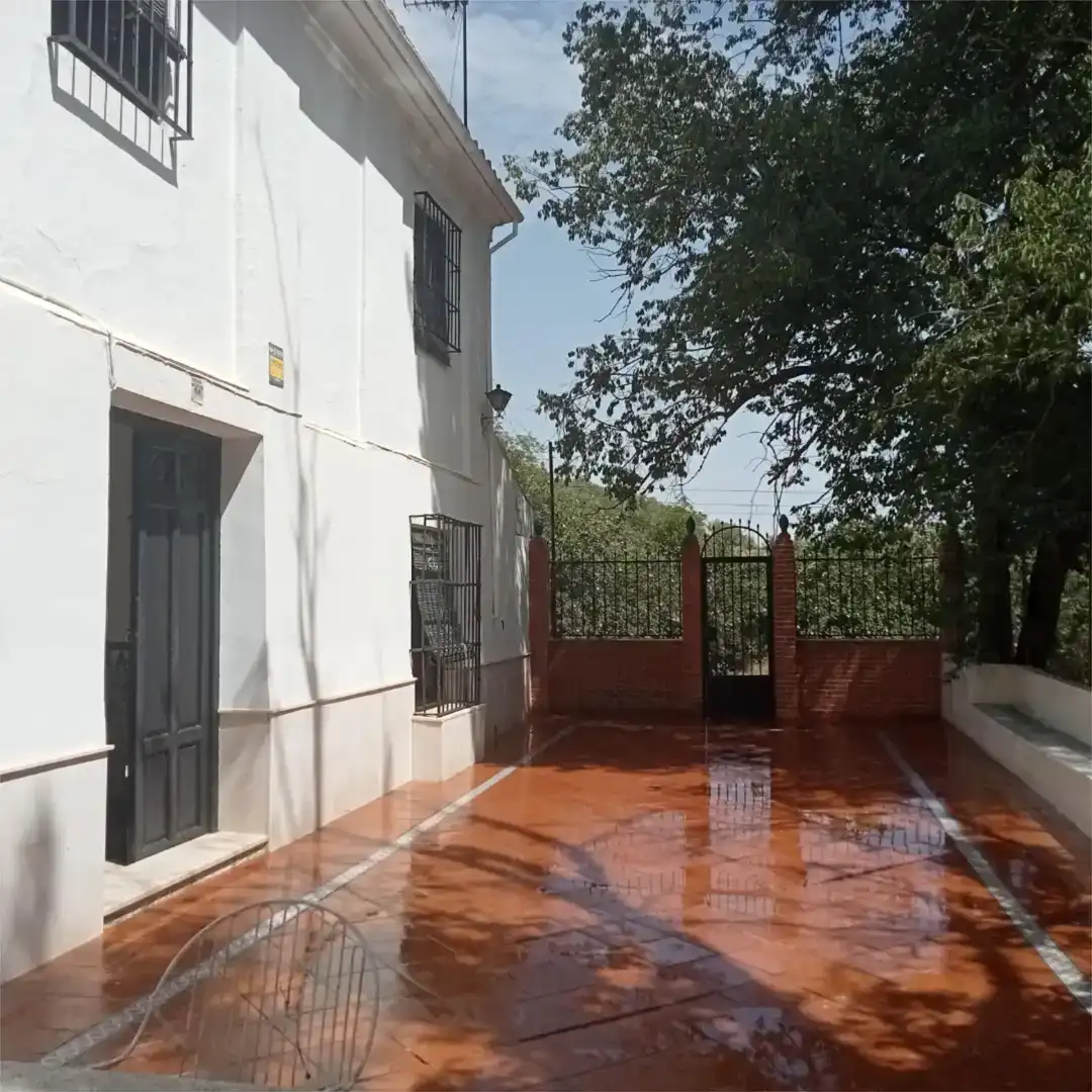 Vista exterior de Casa o xalet en venda en Priego de Córdoba amb Piscina
