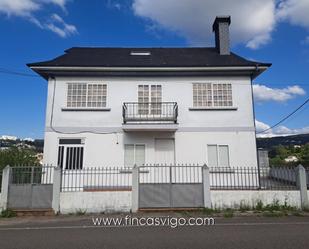 Vista exterior de Casa o xalet en venda en Vigo  amb Calefacció, Jardí privat i Parquet