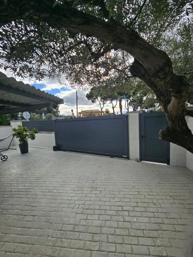 Vista exterior de Casa o xalet en venda en Almazora / Almassora amb Aire condicionat, Terrassa i Traster