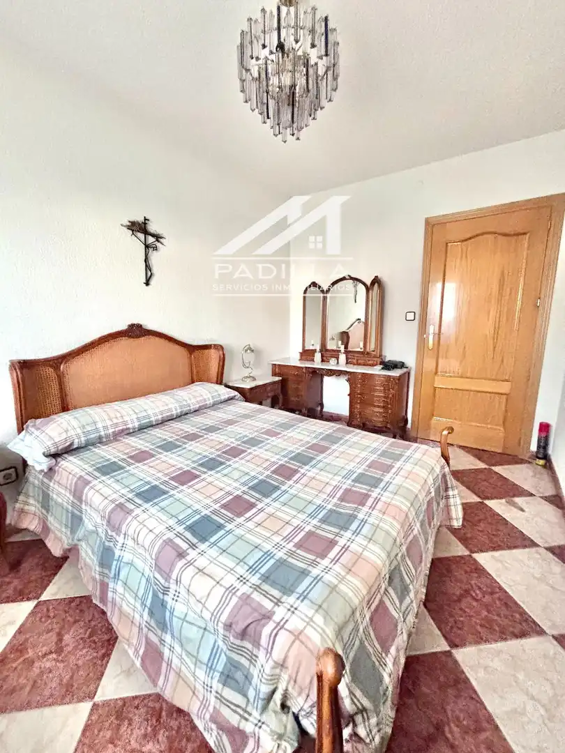 Dormitori de Casa o xalet en venda en El Viso de San Juan amb Calefacció, Terrassa i Piscina