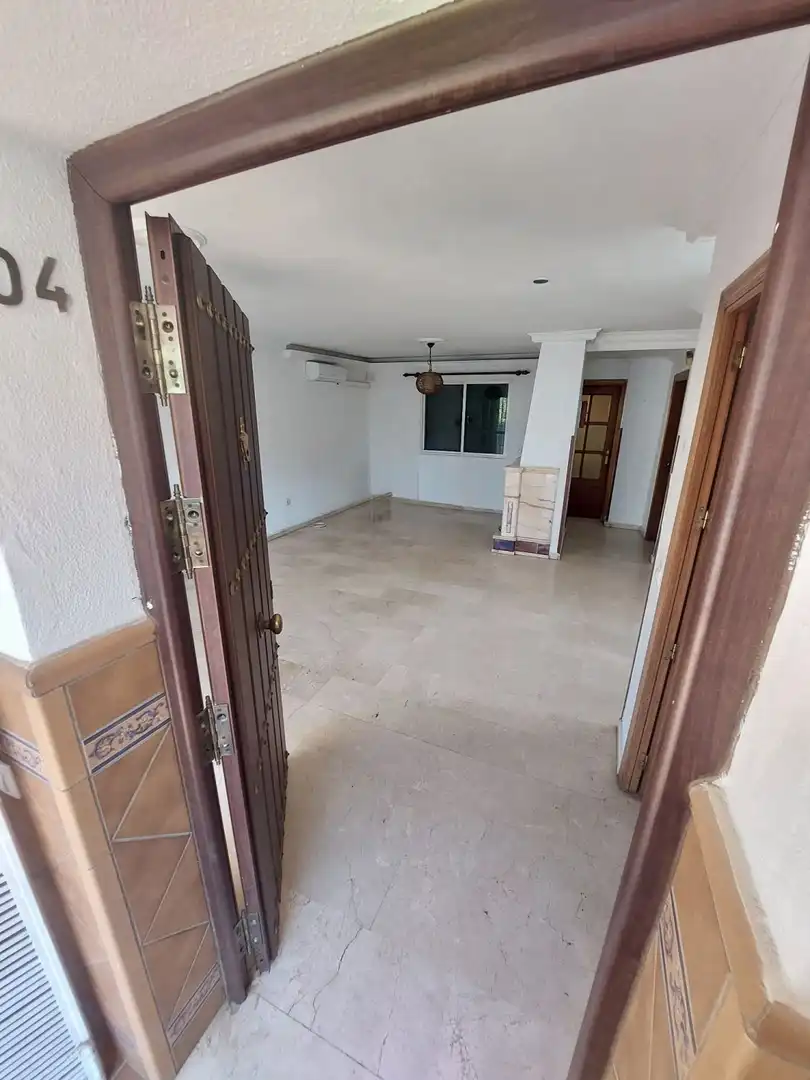 Houses for sale in Sevilla  with Air Conditioner, Terrace and Storage room