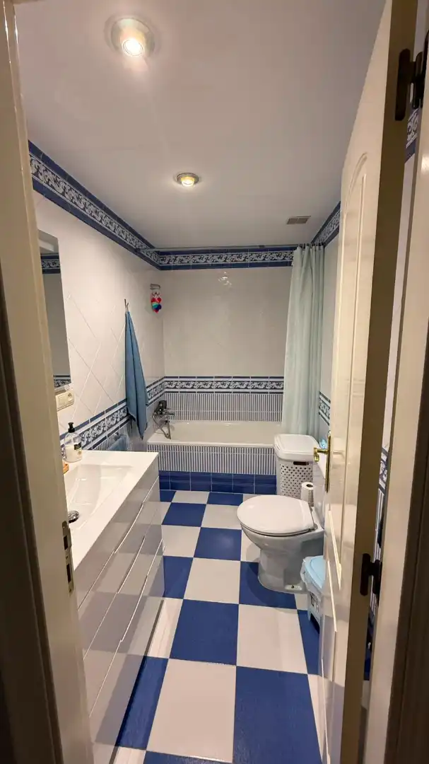 Badezimmer von Wohnung zum Verkauf in Carbajosa de la Sagrada mit Heizung, Terrasse und Abstellraum
