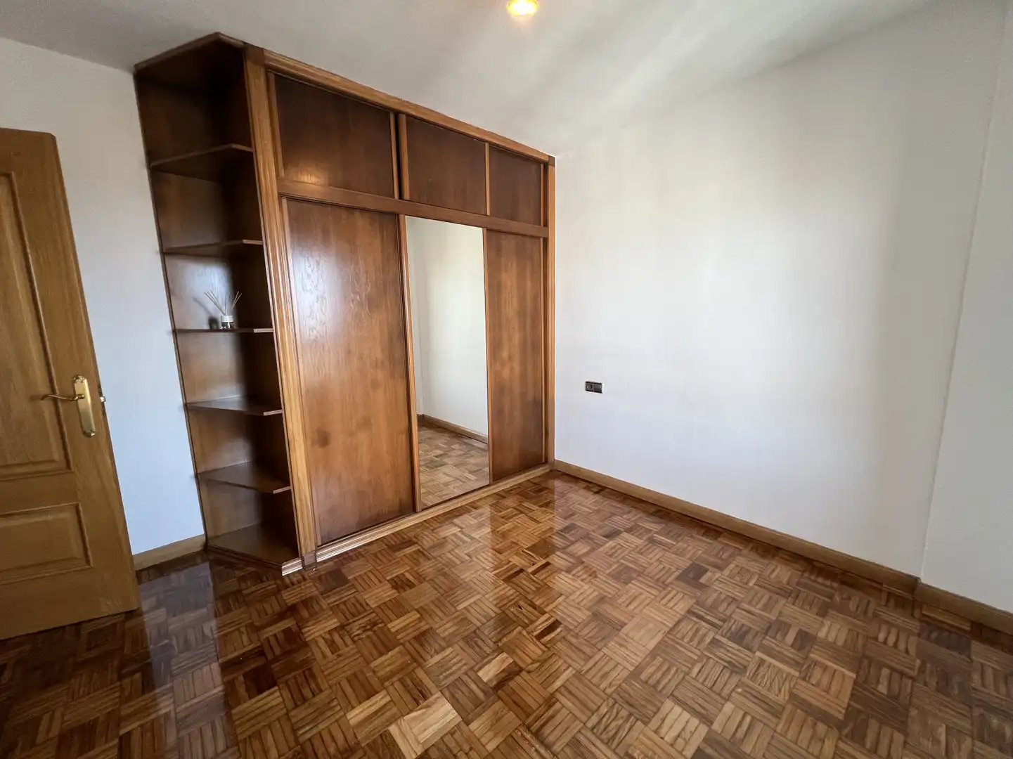 Bedroom of Flat for rent in Gijón   with Heating and Parquet flooring