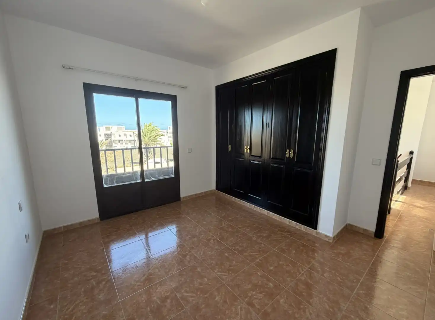 Casa aparellada amb terrassa en venda a Costa Teguise, imagen 19