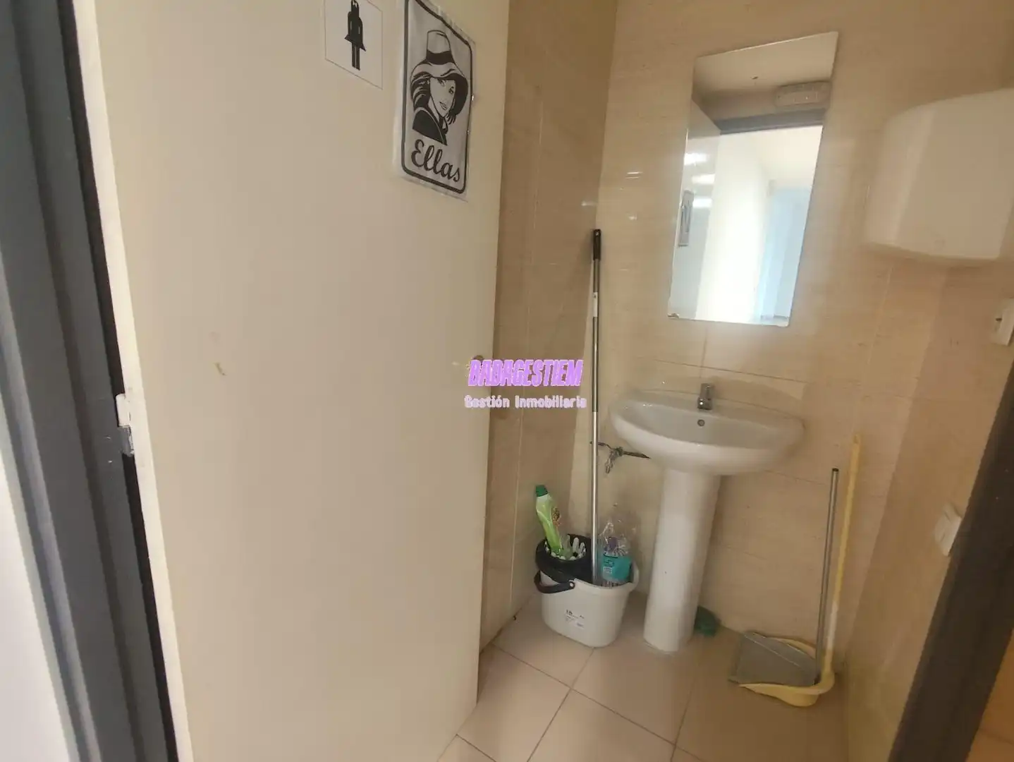 Local comercial en venta en Montigalà - Sant Crist, imagen 18