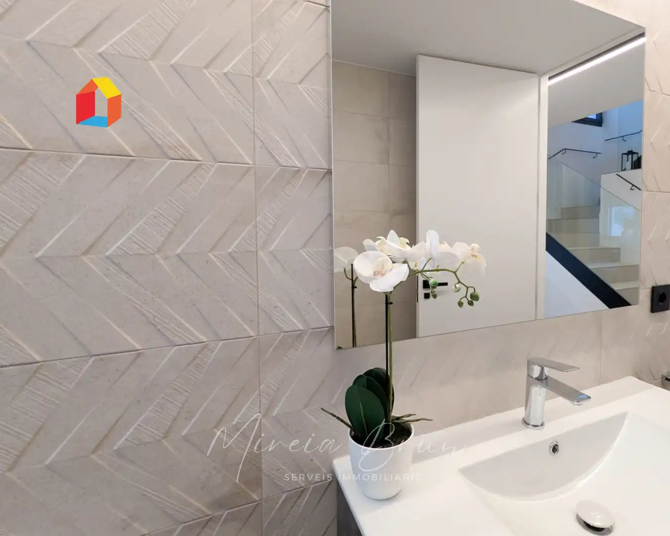 Badezimmer von Dachboden zur Miete in Tona mit Heizung