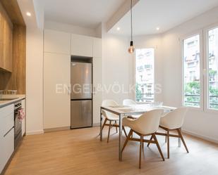 Menjador de Apartament de lloguer en  Valencia Capital amb Aire condicionat, Parquet i Moblat