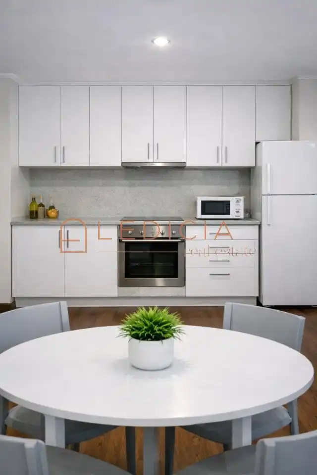 Cocina de Estudio en venta en Vigo  con Calefacción, Parquet y Amueblado
